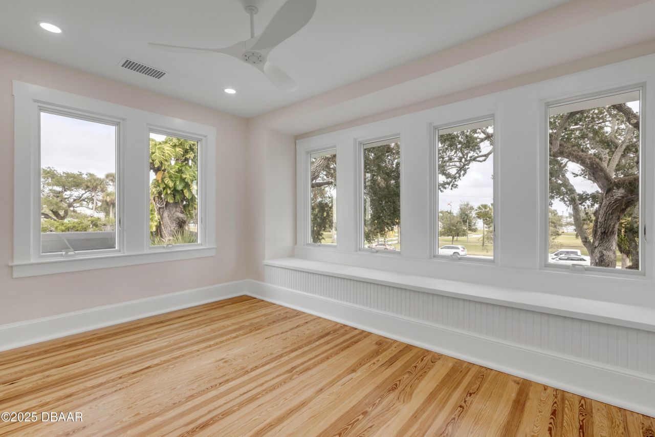 214 S Riverside Drive, New Smyrna Beach, FL 32168 Photo