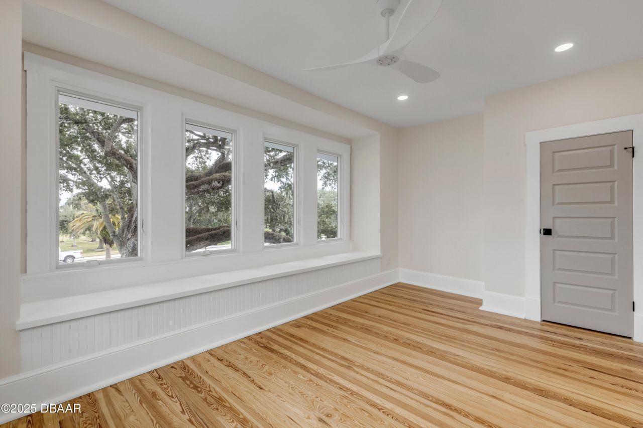 214 S Riverside Drive, New Smyrna Beach, FL 32168 Photo