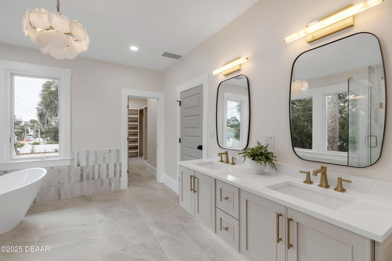 214 S Riverside Drive, New Smyrna Beach, FL 32168 Photo