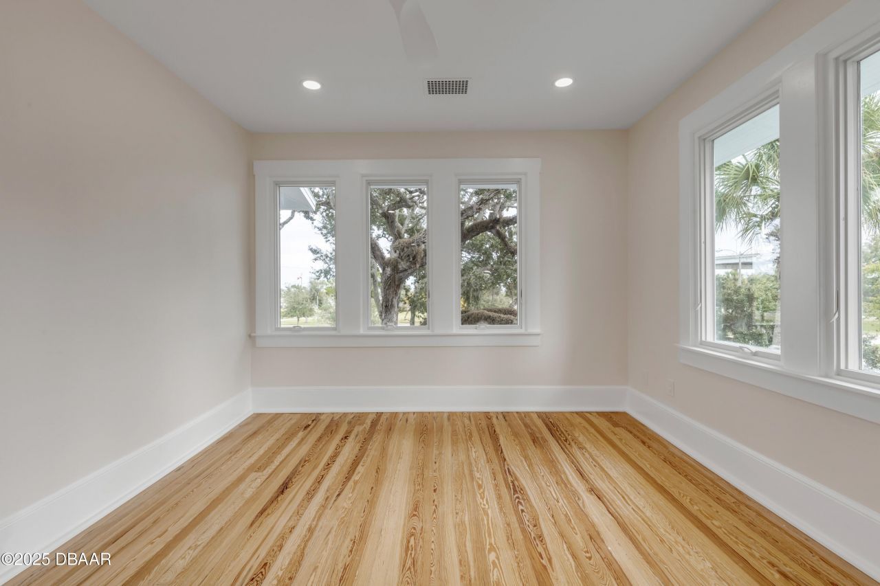 214 S Riverside Drive, New Smyrna Beach, FL 32168 Photo