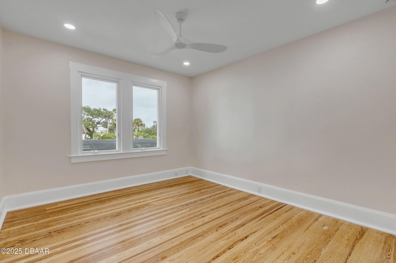 214 S Riverside Drive, New Smyrna Beach, FL 32168 Photo