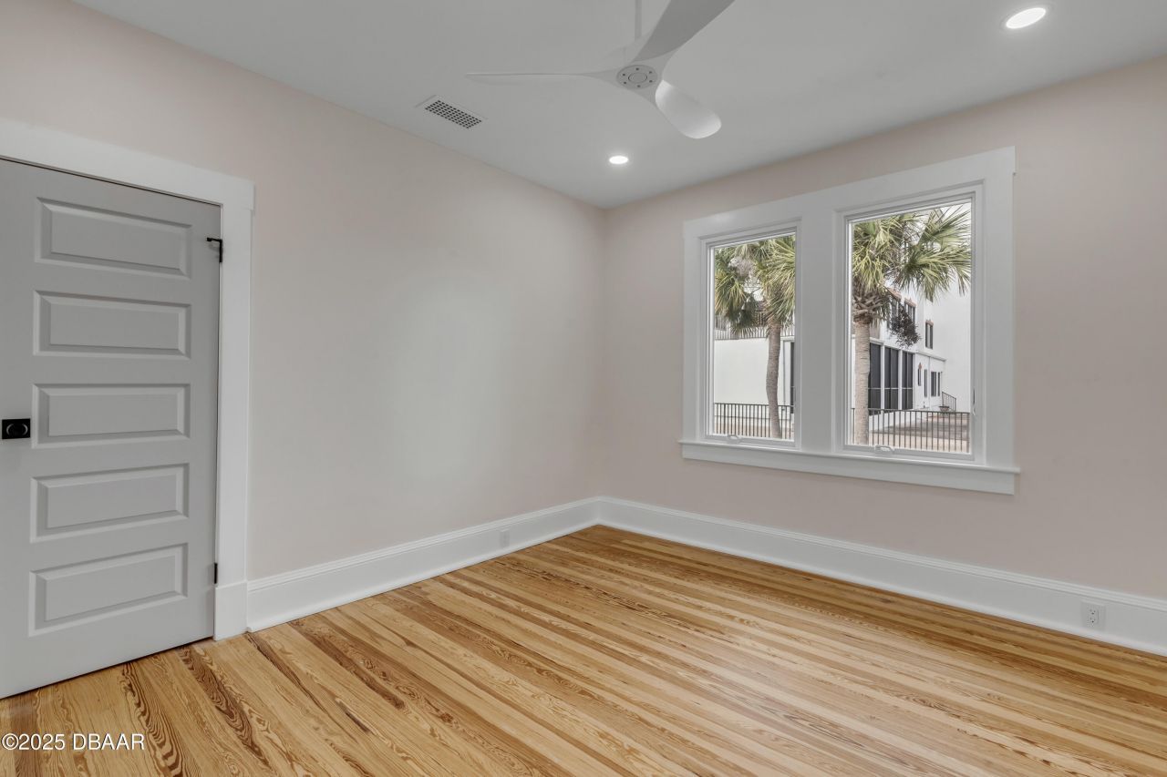 214 S Riverside Drive, New Smyrna Beach, FL 32168 Photo