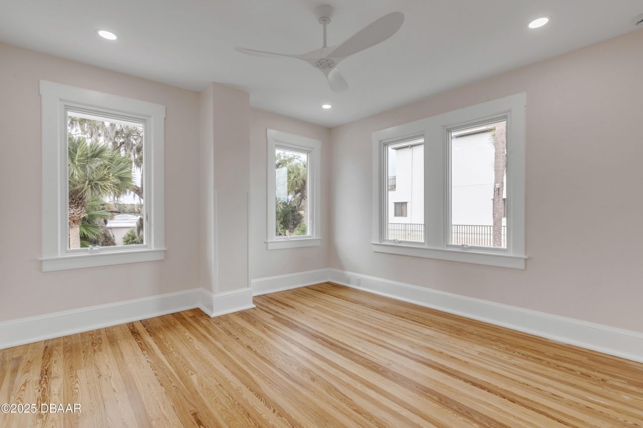 214 S Riverside Drive, New Smyrna Beach, FL 32168 Photo