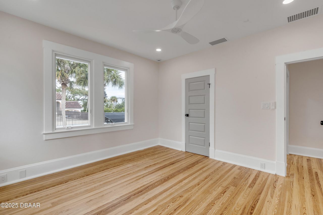 214 S Riverside Drive, New Smyrna Beach, FL 32168 Photo