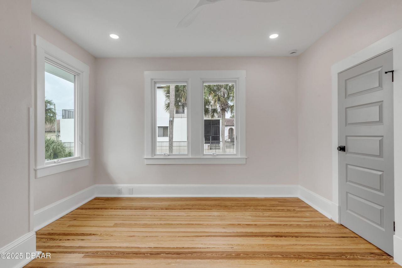 214 S Riverside Drive, New Smyrna Beach, FL 32168 Photo