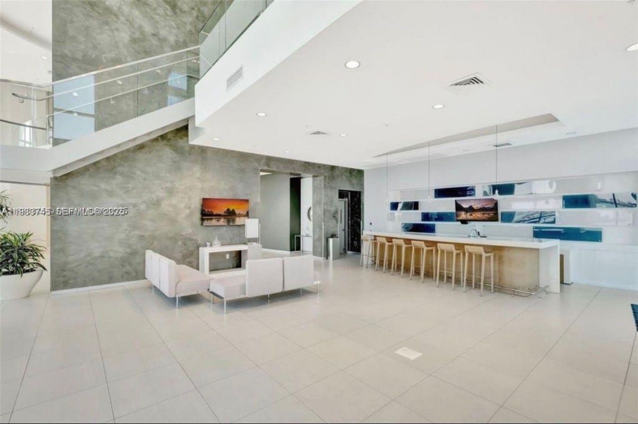 1900 N Bayshore Dr, Unit 3705, Miami, FL 33132 Photo