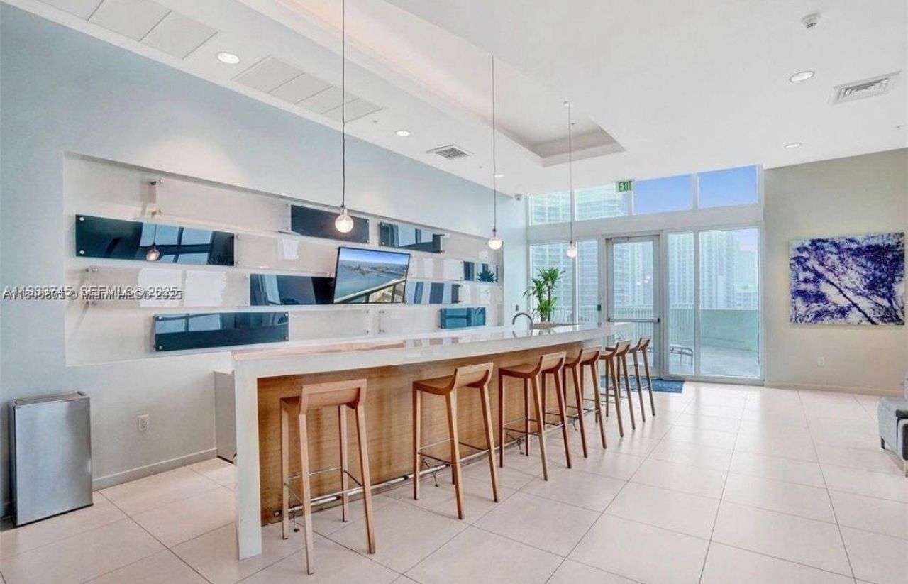 1900 N Bayshore Dr, Unit 3705, Miami, FL 33132 Photo