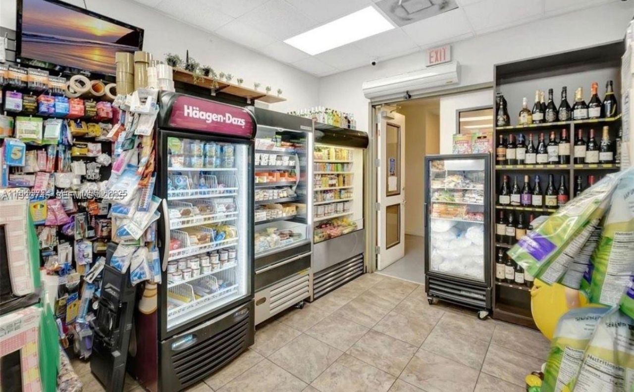 1900 N Bayshore Dr, Unit 3705, Miami, FL 33132 Photo