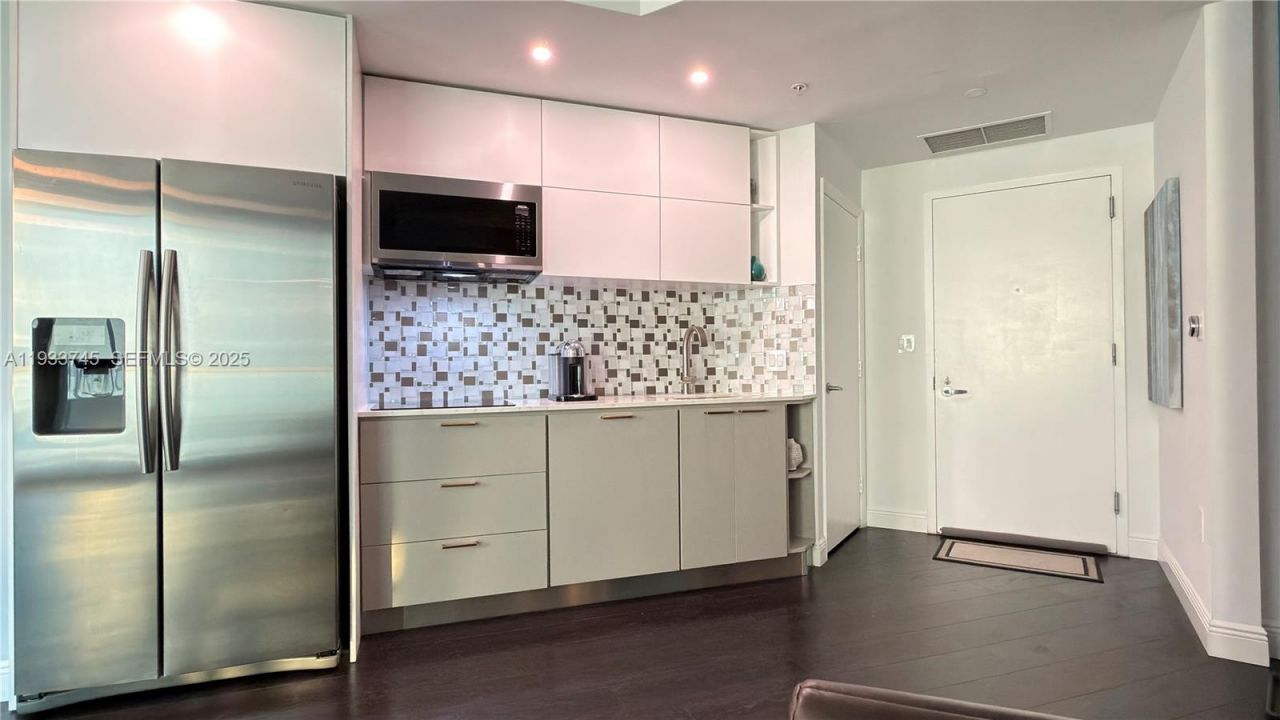 1900 N Bayshore Dr, Unit 3705, Miami, FL 33132 Photo