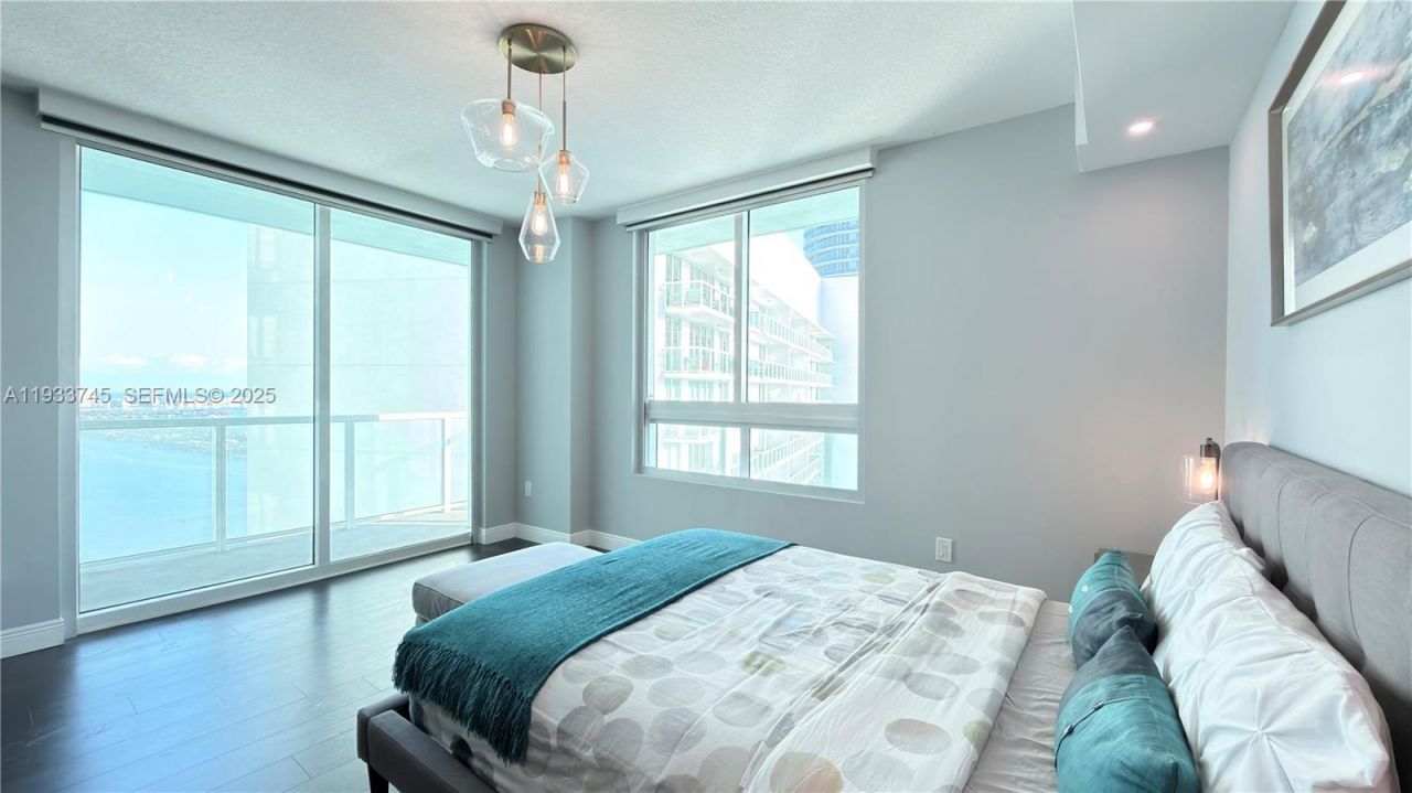 1900 N Bayshore Dr, Unit 3705, Miami, FL 33132 Photo