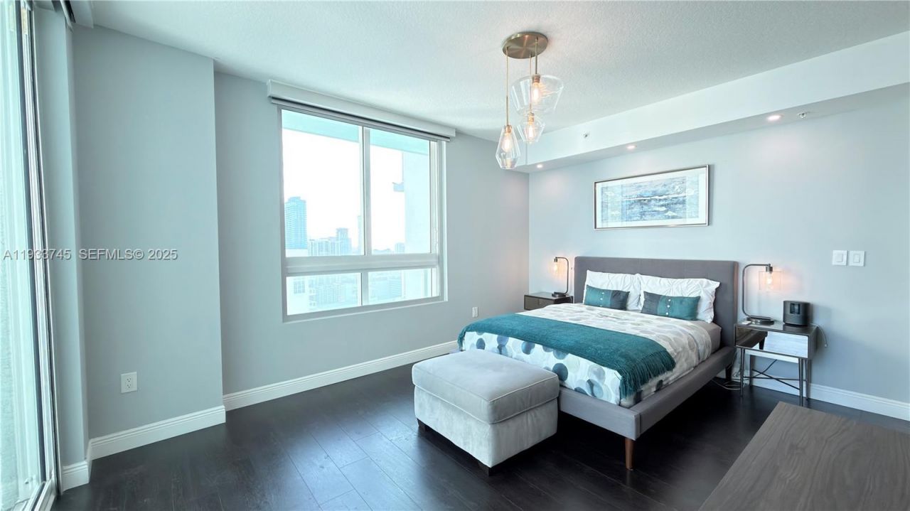 1900 N Bayshore Dr, Unit 3705, Miami, FL 33132 Photo