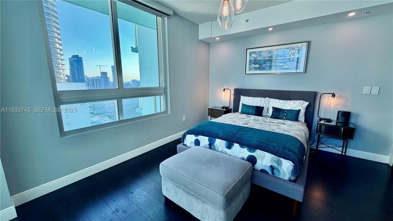 1900 N Bayshore Dr, Unit 3705, Miami, FL 33132 Photo