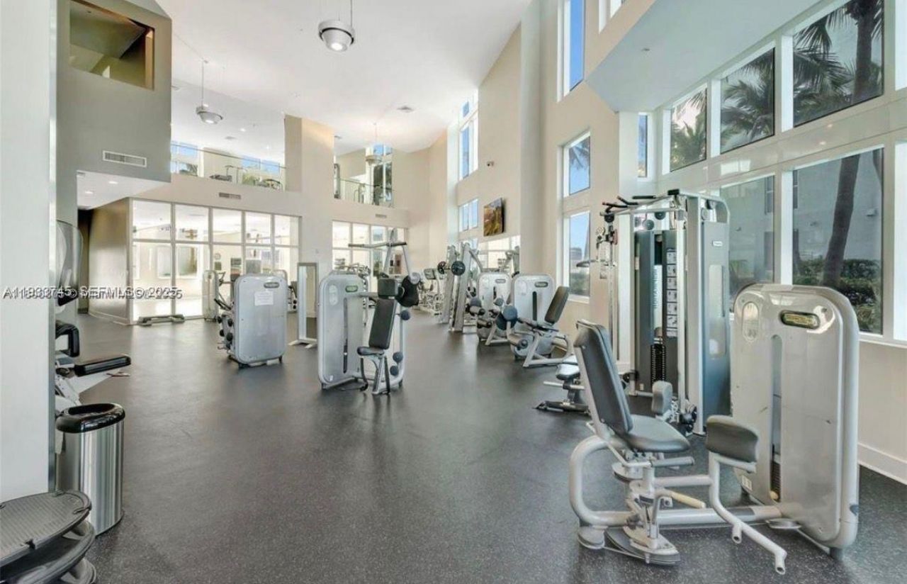 1900 N Bayshore Dr, Unit 3705, Miami, FL 33132 Photo