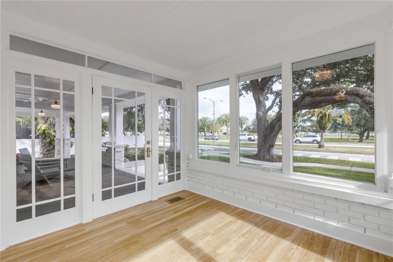 214 S Riverside Drive, New Smyrna Beach, FL 32168 Photo