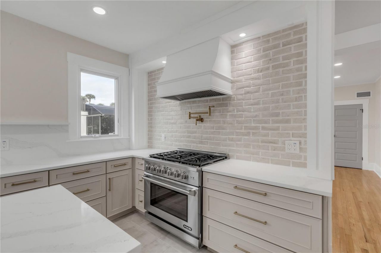 214 S Riverside Drive, New Smyrna Beach, FL 32168 Photo