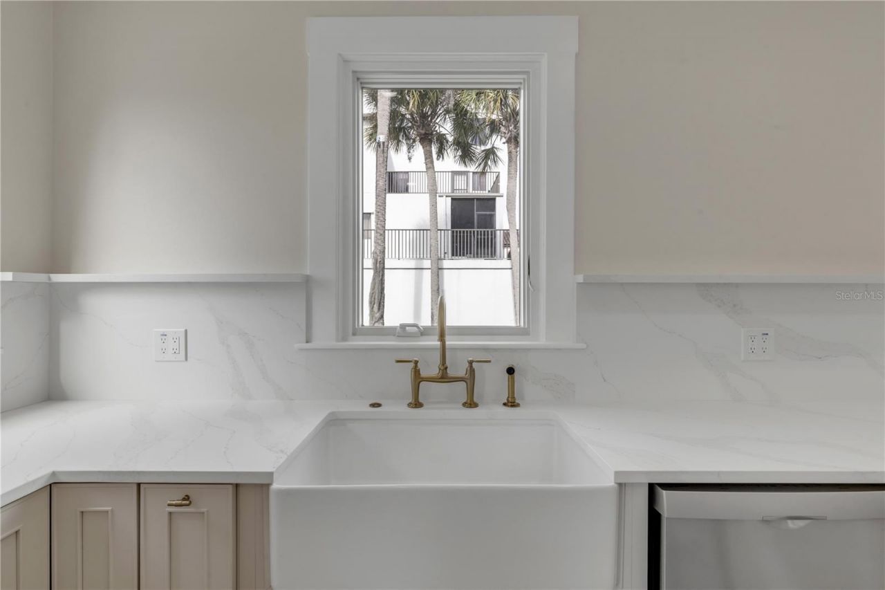 214 S Riverside Drive, New Smyrna Beach, FL 32168 Photo