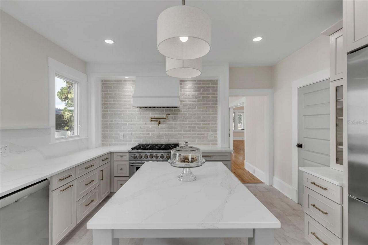 214 S Riverside Drive, New Smyrna Beach, FL 32168 Photo