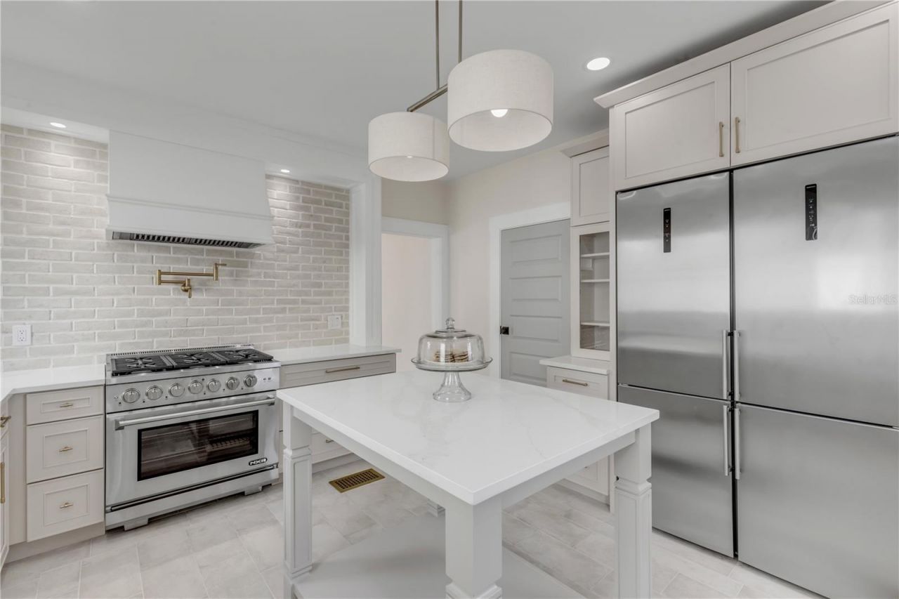 214 S Riverside Drive, New Smyrna Beach, FL 32168 Photo