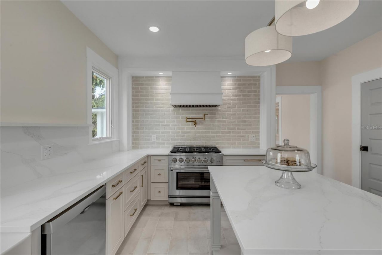 214 S Riverside Drive, New Smyrna Beach, FL 32168 Photo