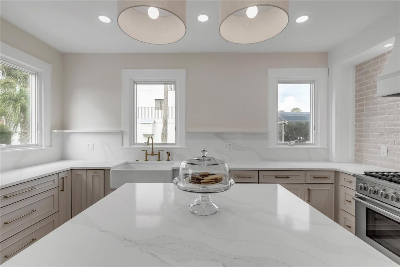 214 S Riverside Drive, New Smyrna Beach, FL 32168 Photo