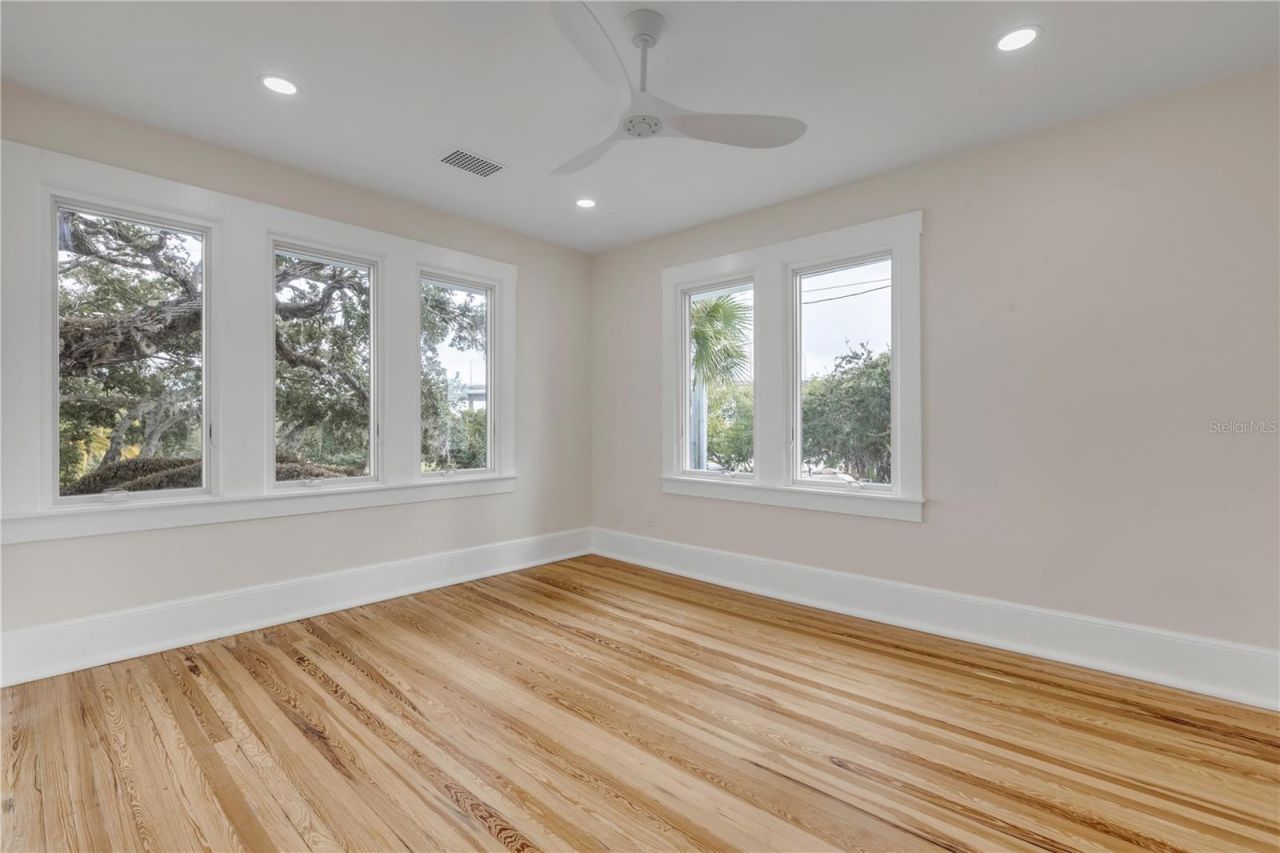 214 S Riverside Drive, New Smyrna Beach, FL 32168 Photo