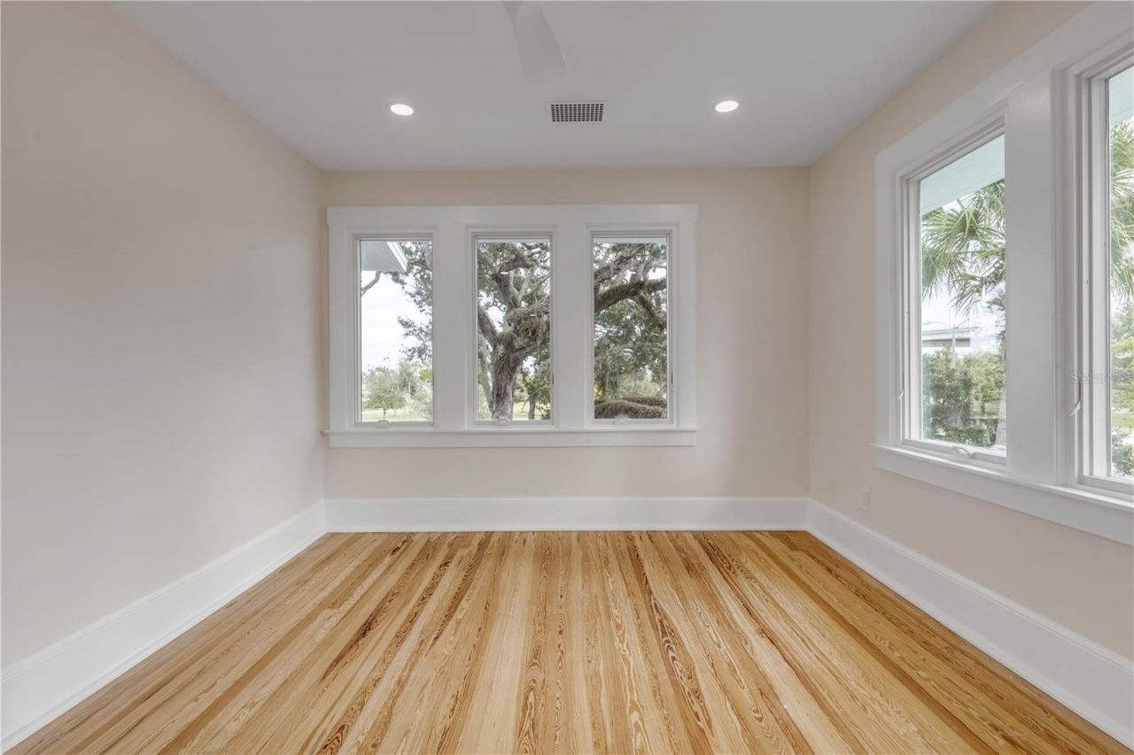 214 S Riverside Drive, New Smyrna Beach, FL 32168 Photo