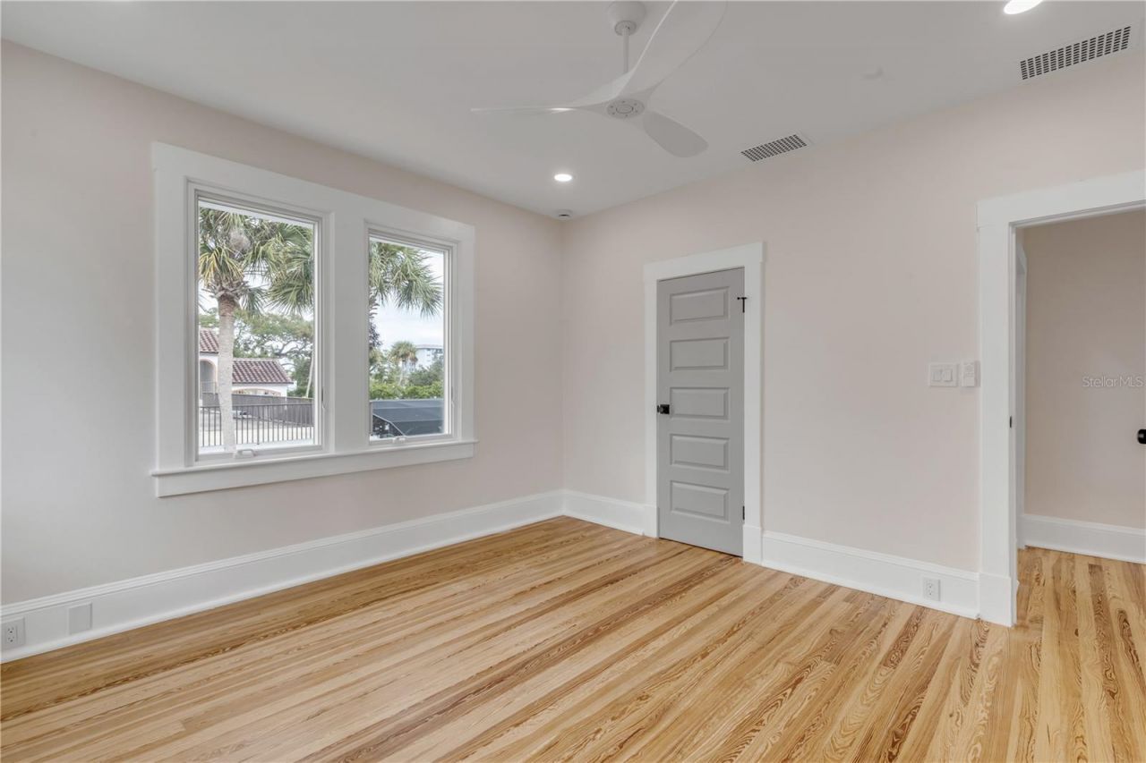 214 S Riverside Drive, New Smyrna Beach, FL 32168 Photo