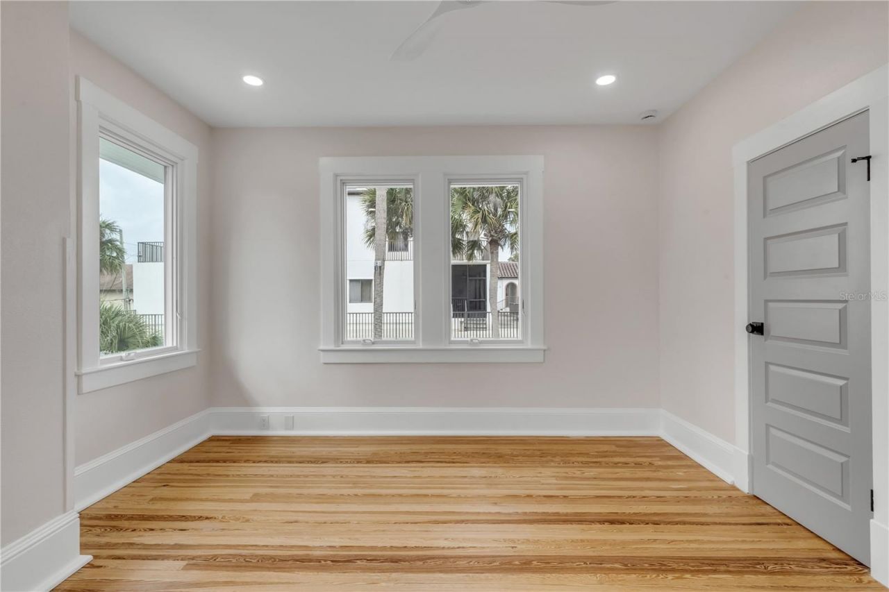 214 S Riverside Drive, New Smyrna Beach, FL 32168 Photo