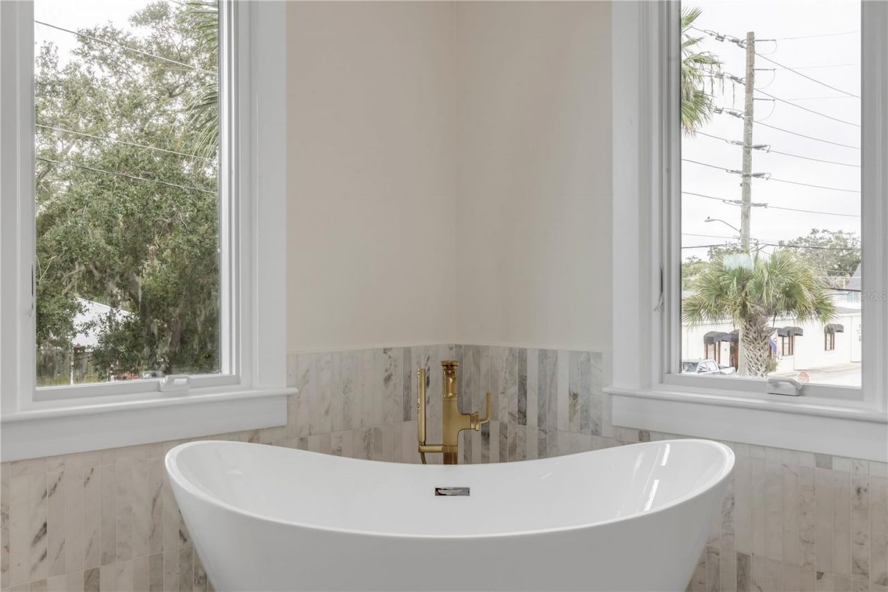 214 S Riverside Drive, New Smyrna Beach, FL 32168 Photo