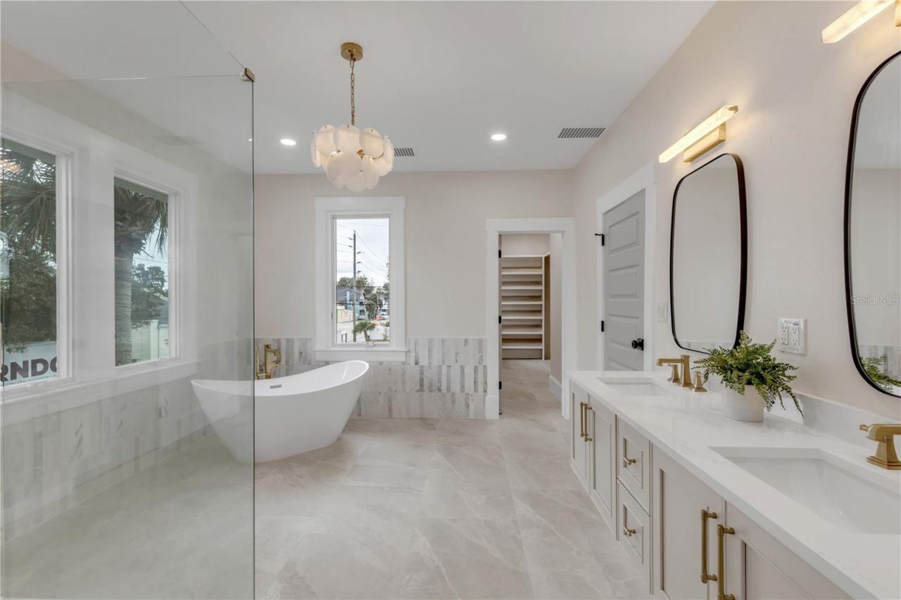 214 S Riverside Drive, New Smyrna Beach, FL 32168 Photo