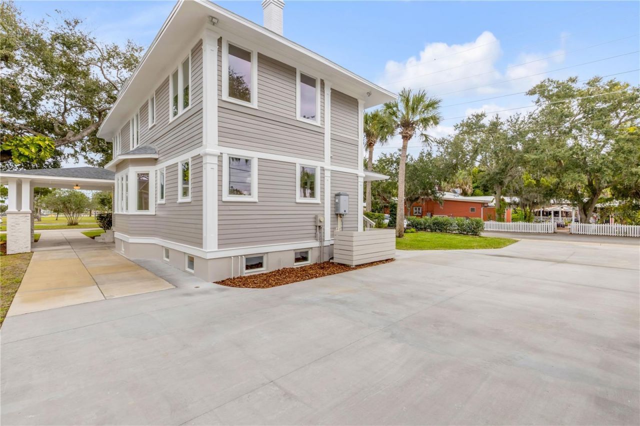 214 S Riverside Drive, New Smyrna Beach, FL 32168 Photo