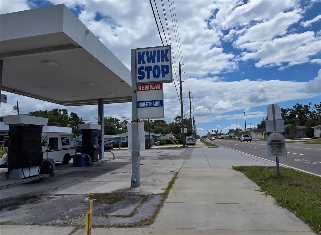 5227 Gulfport Boulevard S, Gulfport, FL 33707 Photo