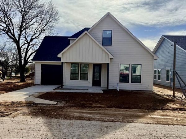 203 W Cherry Street, Nocona, TX 76255