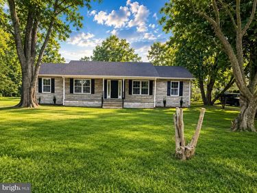 192 E BANBURY ROAD, TAPPAHANNOCK, VA 22560