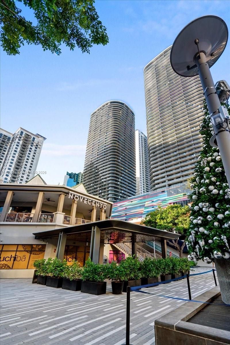 45 SW 9th St, Unit 4306, Miami, FL 33130 Photo