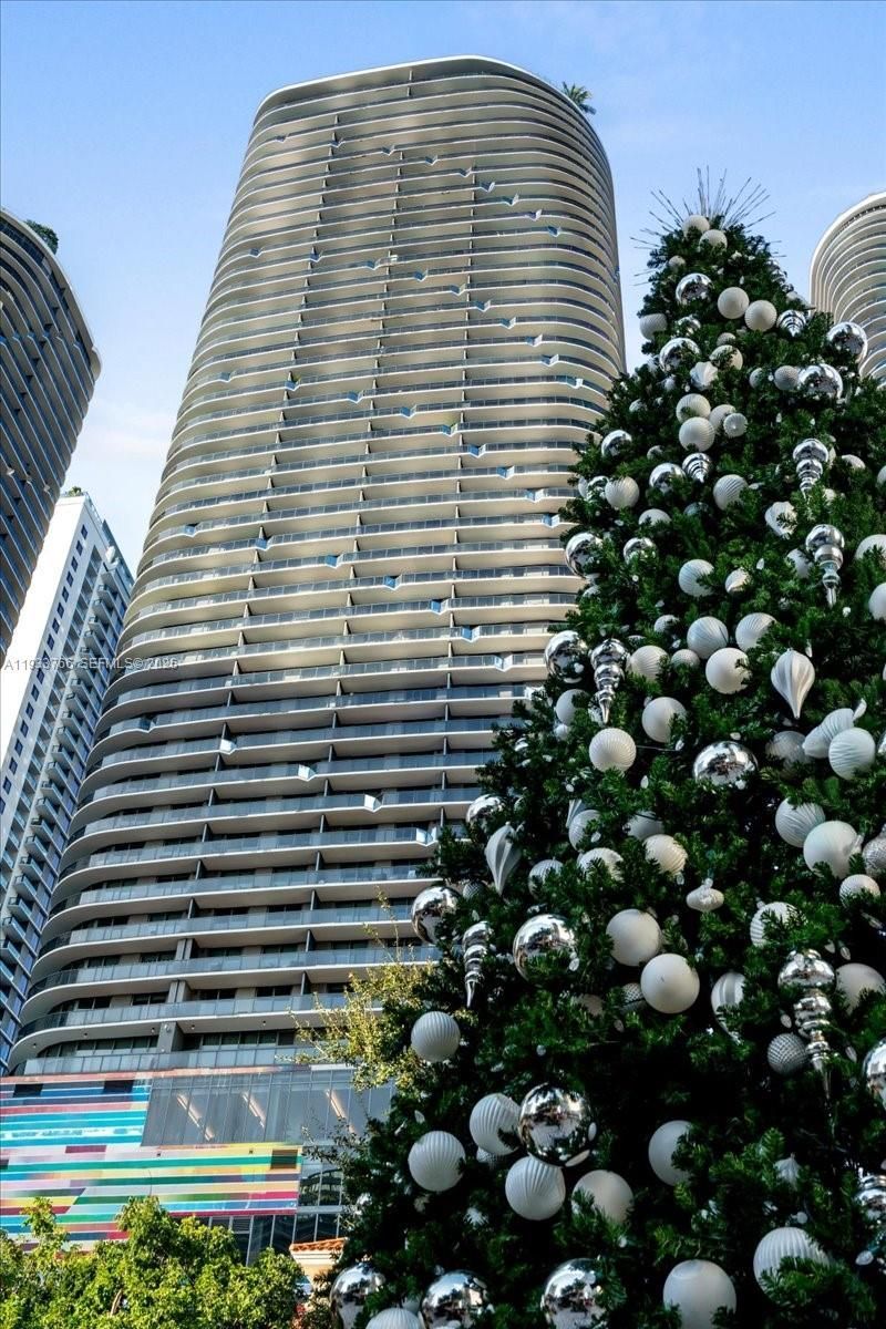 45 SW 9th St, Unit 4306, Miami, FL 33130 Photo