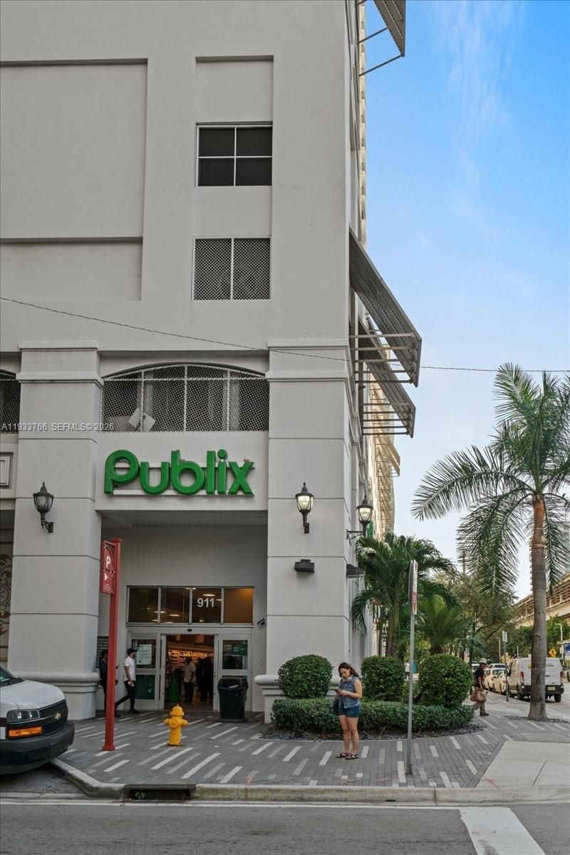 45 SW 9th St, Unit 4306, Miami, FL 33130 Photo