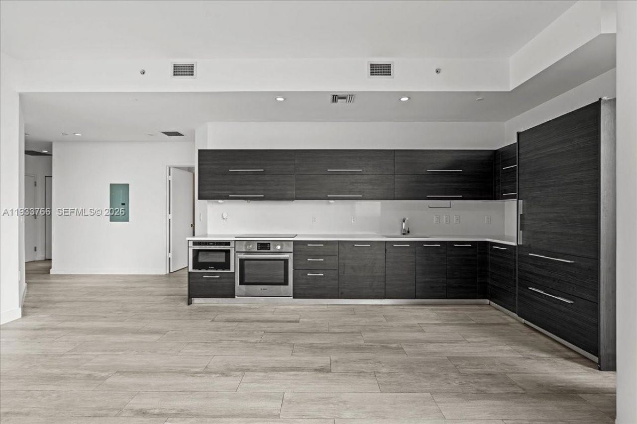 45 SW 9th St, Unit 4306, Miami, FL 33130 Photo