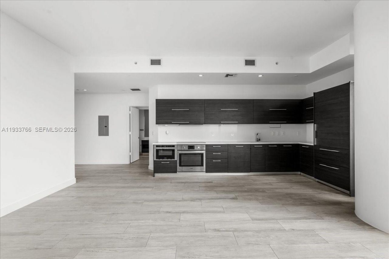 45 SW 9th St, Unit 4306, Miami, FL 33130 Photo