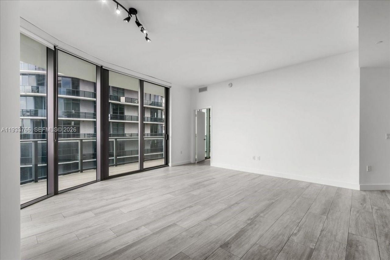 45 SW 9th St, Unit 4306, Miami, FL 33130 Photo