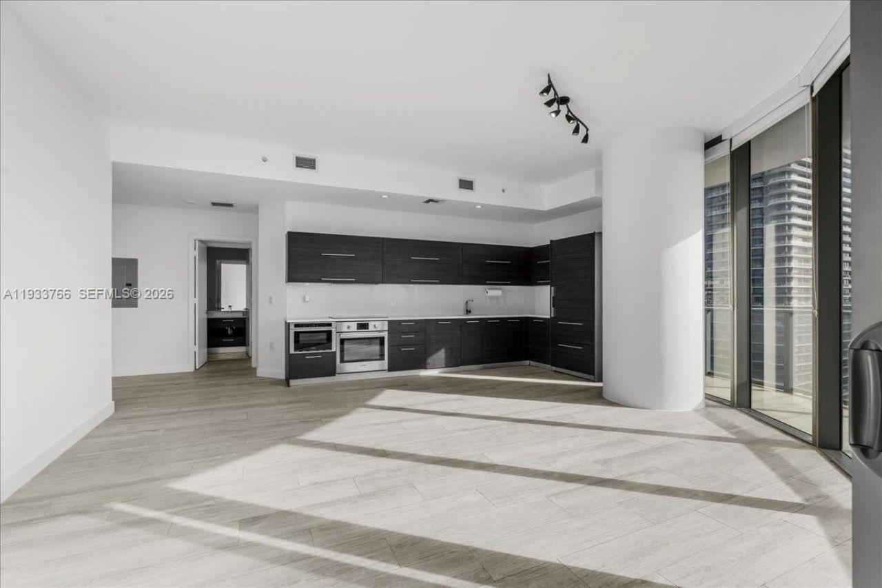 45 SW 9th St, Unit 4306, Miami, FL 33130 Photo