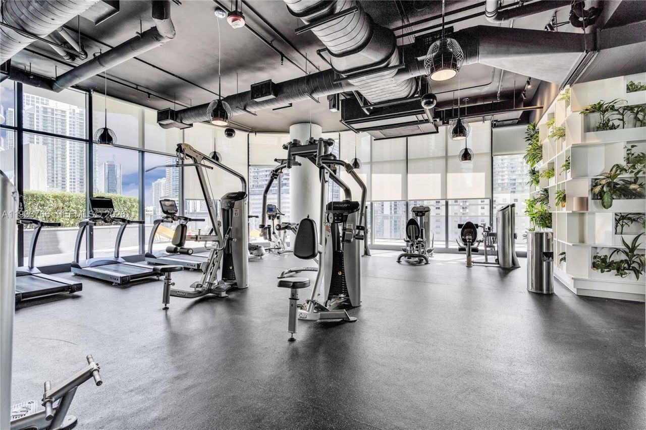 45 SW 9th St, Unit 4306, Miami, FL 33130 Photo