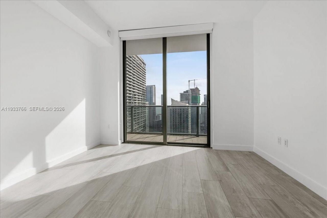 45 SW 9th St, Unit 4306, Miami, FL 33130 Photo