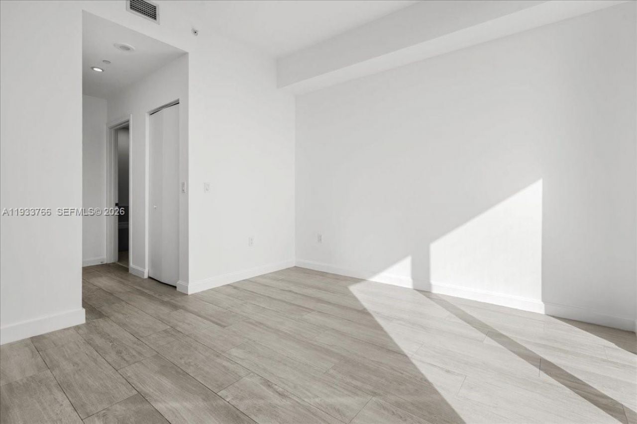 45 SW 9th St, Unit 4306, Miami, FL 33130 Photo