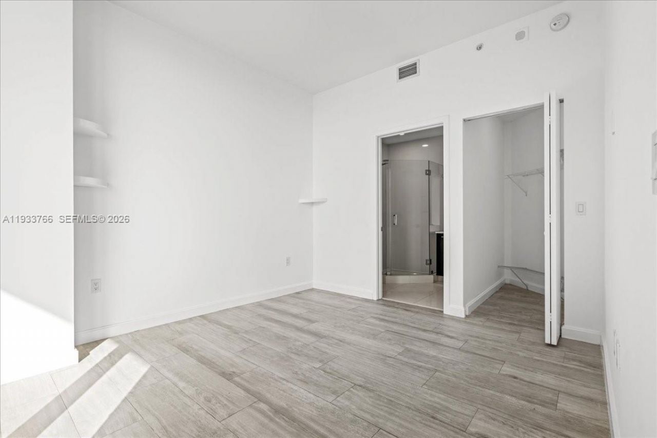 45 SW 9th St, Unit 4306, Miami, FL 33130 Photo