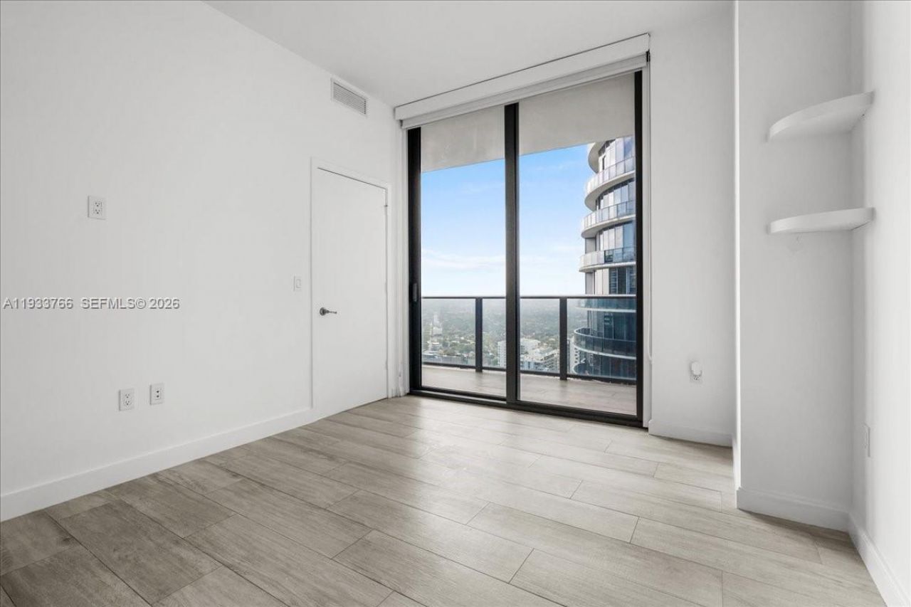 45 SW 9th St, Unit 4306, Miami, FL 33130 Photo