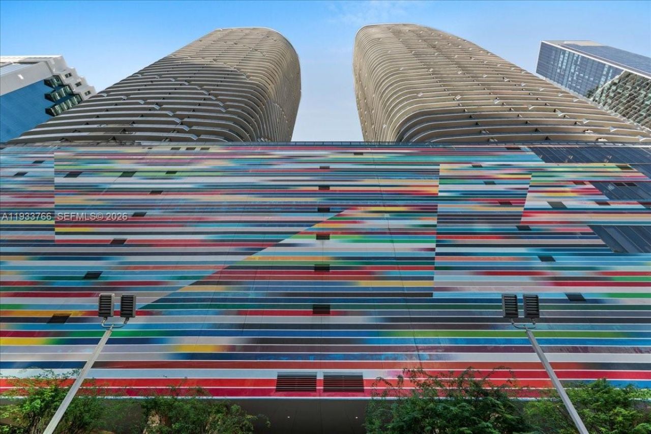 45 SW 9th St, Unit 4306, Miami, FL 33130 Photo