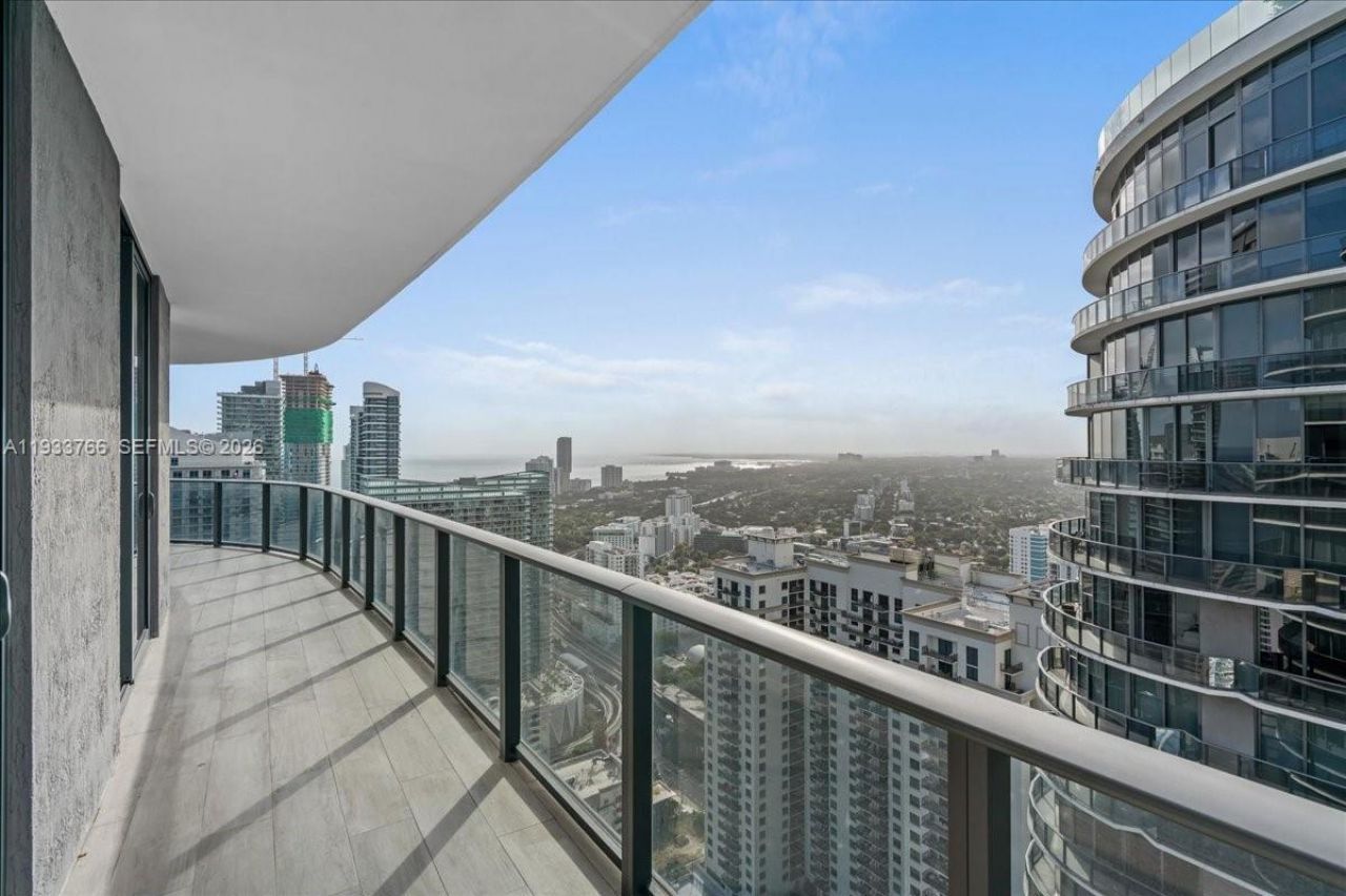 45 SW 9th St, Unit 4306, Miami, FL 33130 Photo