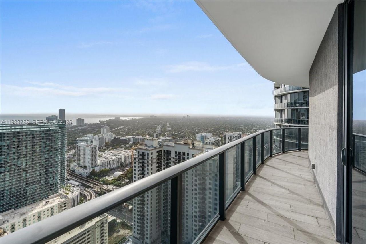 45 SW 9th St, Unit 4306, Miami, FL 33130 Photo