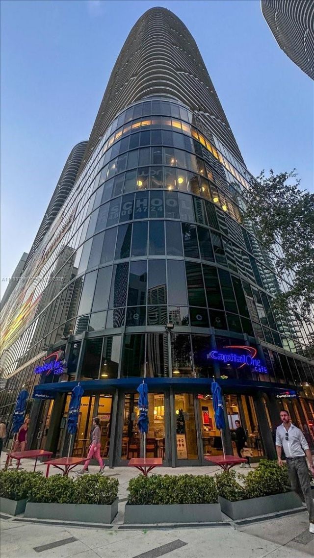 45 SW 9th St, Unit 4306, Miami, FL 33130 Photo